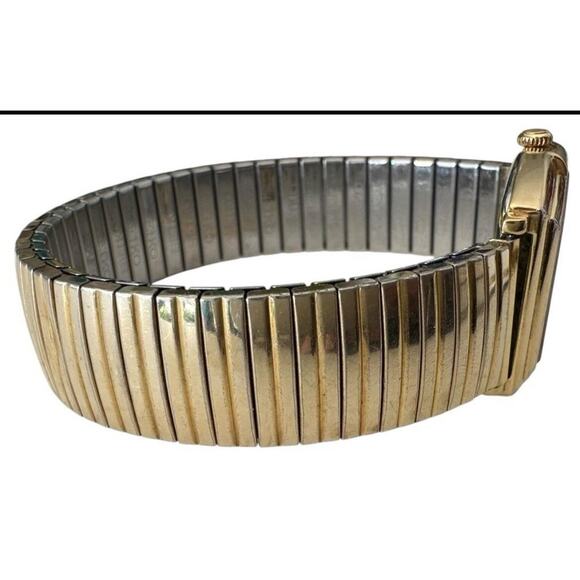 Seiko Mickey Mouse Gold Quartz Watch Disney 1980s – For Parts/Repair - Picture 10 of 11